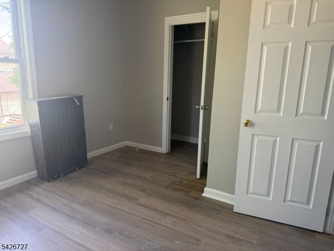 Building Photo - 37 Mapes Ave