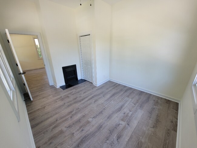 Building Photo - 306 E Florida St