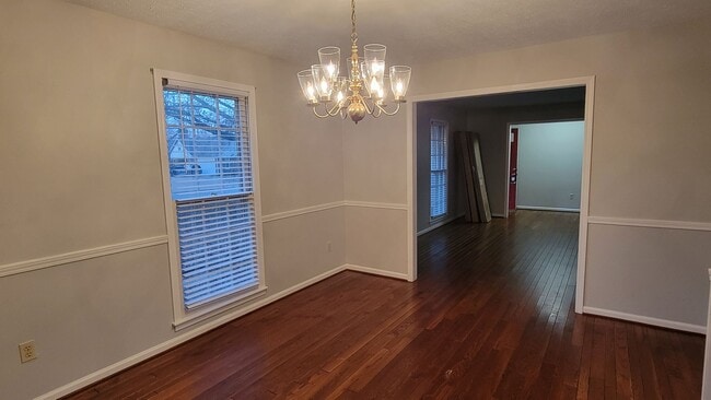 Building Photo - 4 Bedroom, 2 bath, 2 car garage