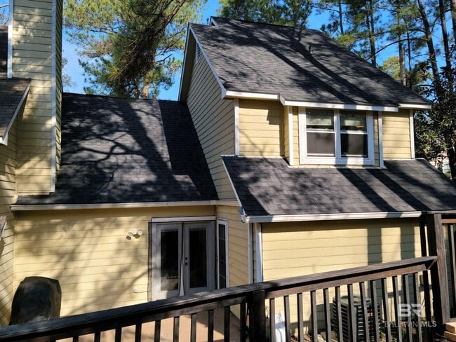 Building Photo - 1000 Dolive Springs Dr