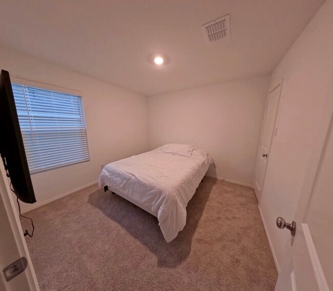 Building Photo - 2708 Starwater Dr