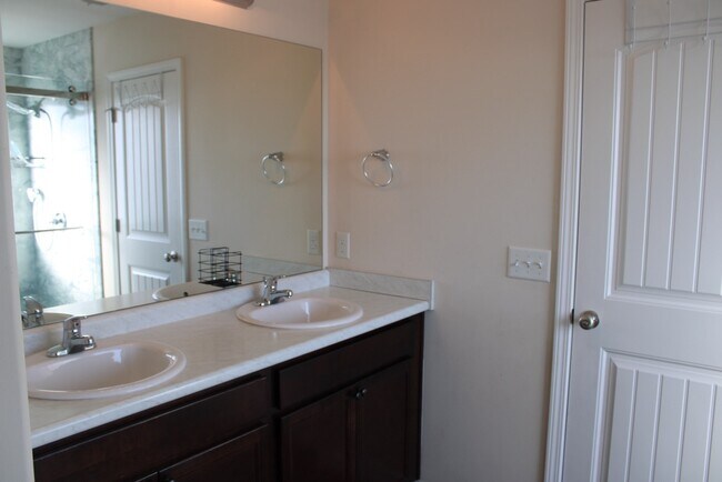 Building Photo - 234 Beckingham Dr