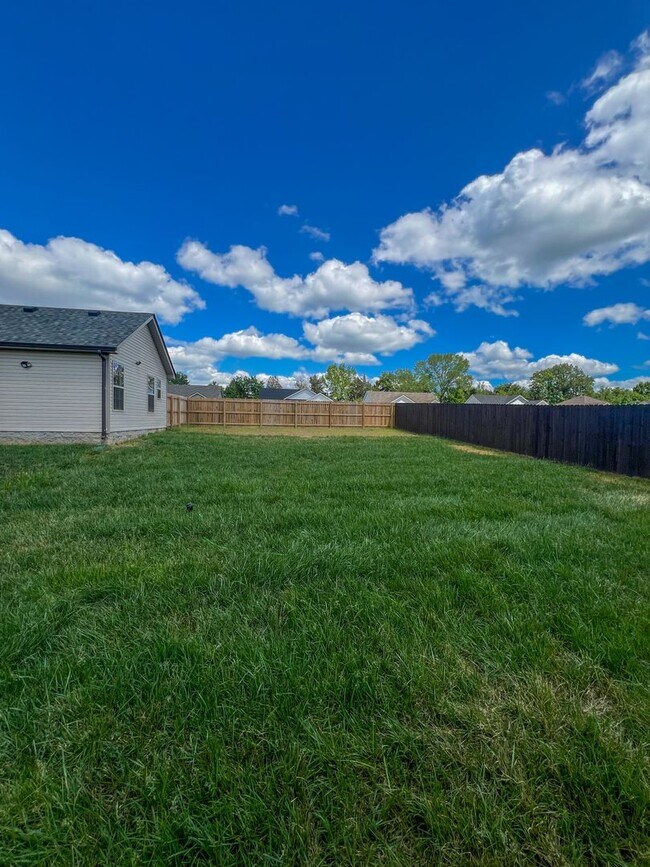 Building Photo - 702 Gleason Dr