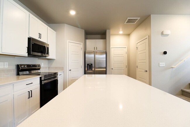 Building Photo - New Townhome in Downtown Johnstown