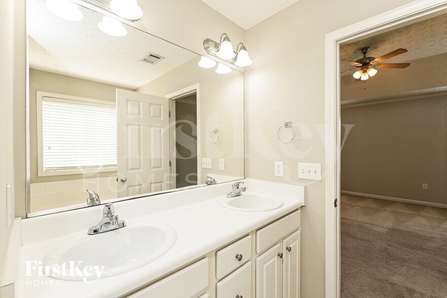 Building Photo - 20 Windcrest Keep