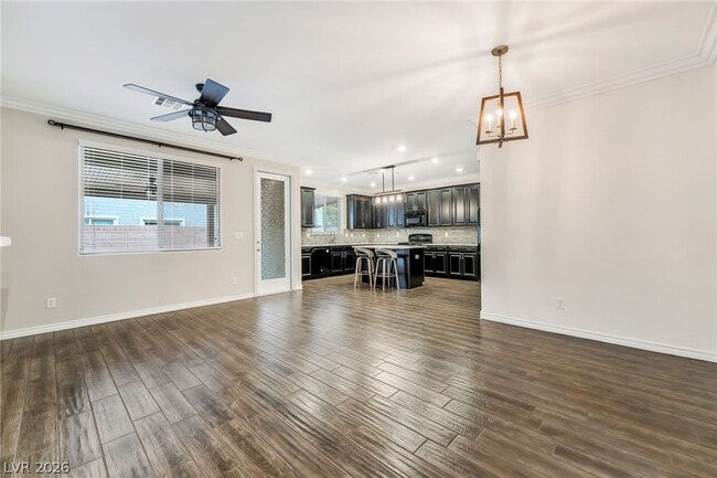 Building Photo - 900 Lotus Falls St