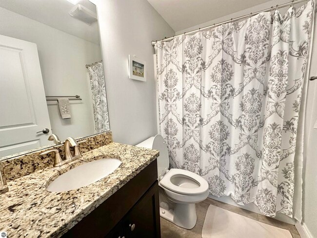 Building Photo - 982 Lake Ridge Dr