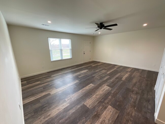 Building Photo - 2918 Montvale Rd