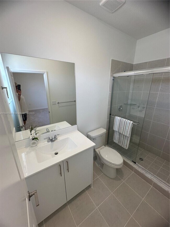 Building Photo - 2627 SE 28 Street