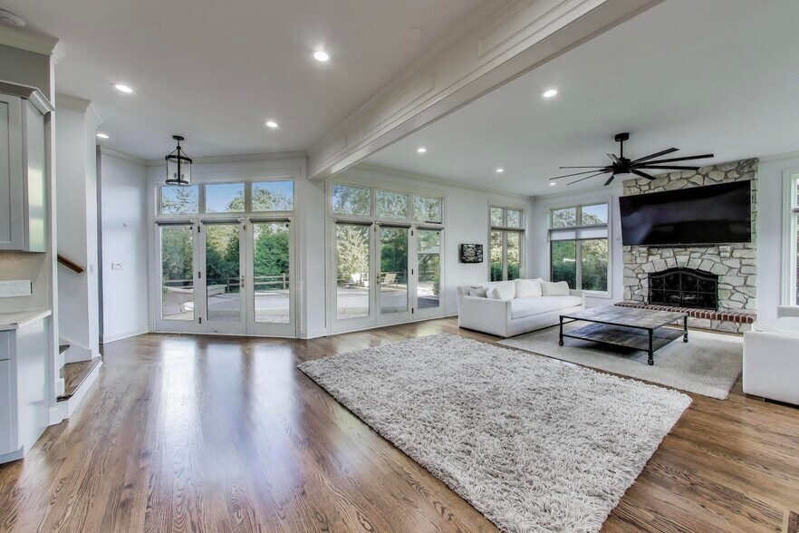 Building Photo - 23W711 Hobson Rd