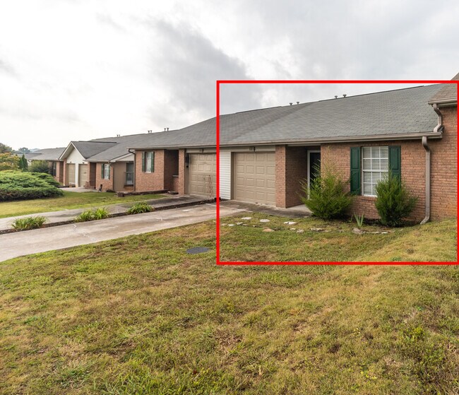 Building Photo - 385 Hawthorne Oaks Way