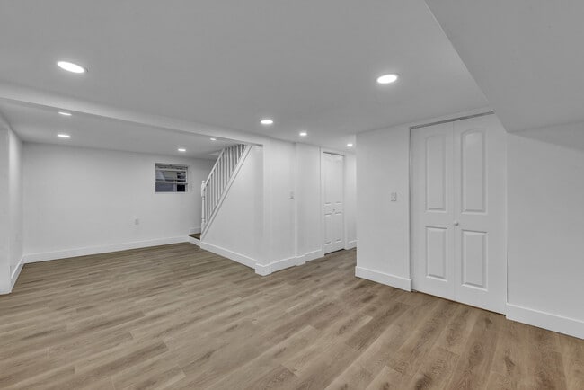 Building Photo - 7835 S Laflin St