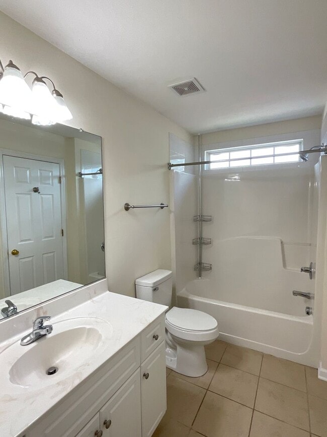 Building Photo - ****Rent Special***** 50% off the first rent charge payment. Ask for details!