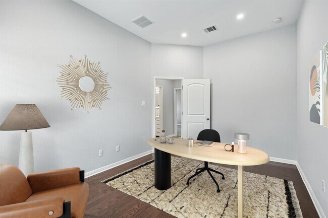 Building Photo - 140 W Highfield St