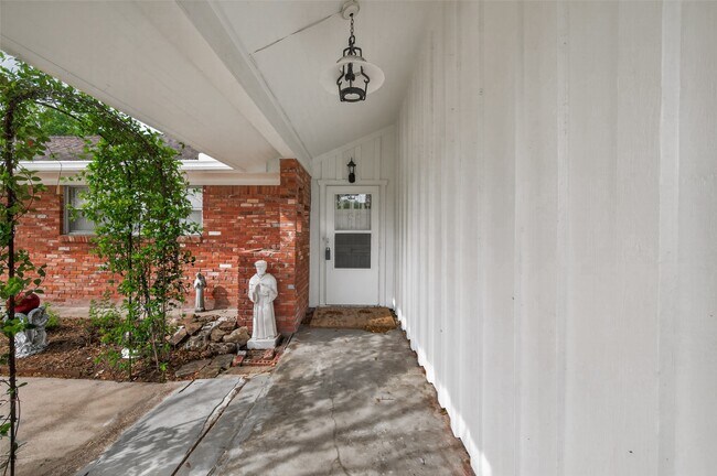 Building Photo - 5646 Hazen St