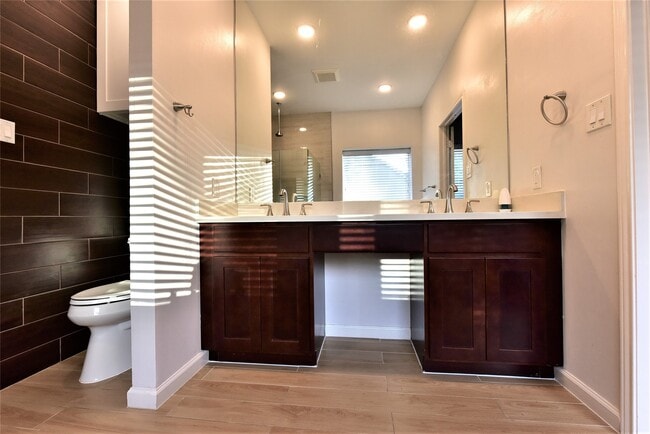 Building Photo - 2339 Bent River Dr