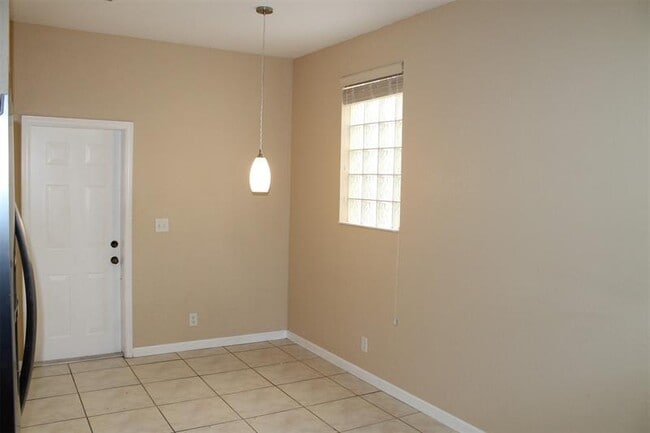 Building Photo - 4136 Forest Dr