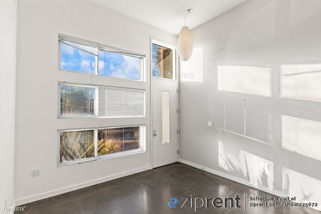 Building Photo - 2 br, 2 bath Townhome - 2910 Mandela Pkwy,...