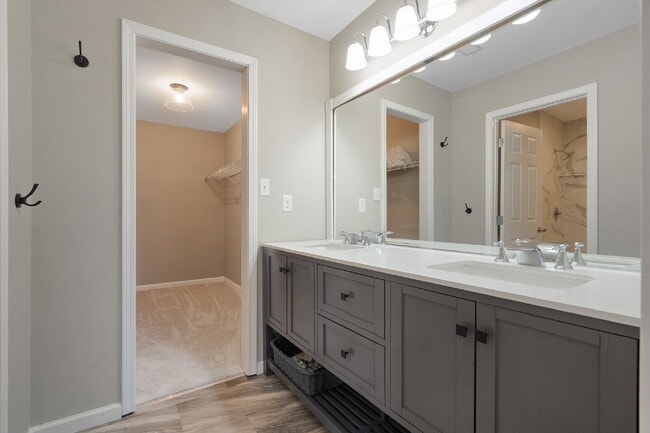 Building Photo - *RESERVED - Contact Us to Submit A Backup App!* Fully Renovated 4BR/2.5BA Gem in Sought-After Ben...