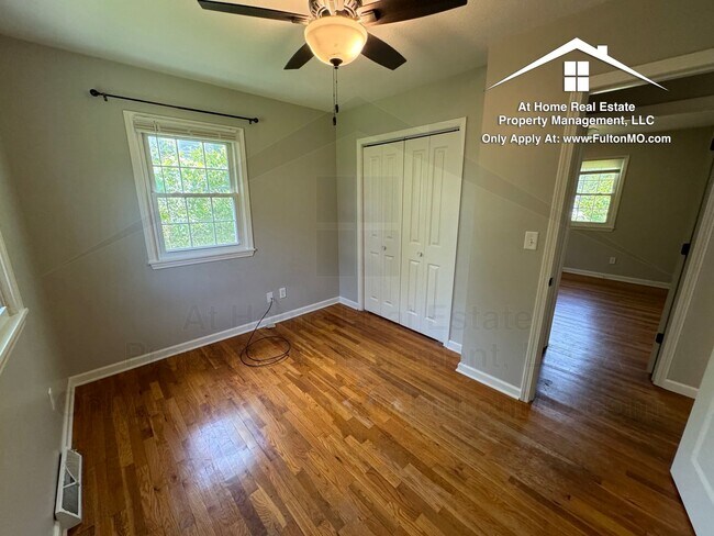 Building Photo - 1304 Bradley Ln