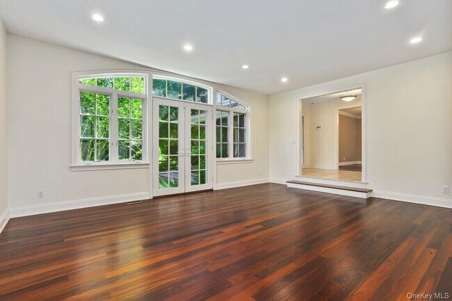 Building Photo - 724 Forest Ave