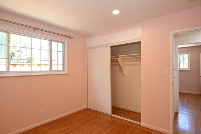 Building Photo - 4/2 W/ AC near San Tomas Expwy & El Camino...