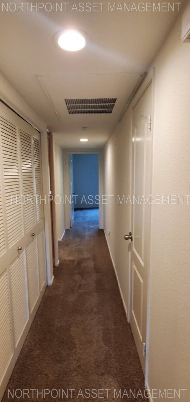 Building Photo - 2 Bed, 2 Bath located within Point Loma an...