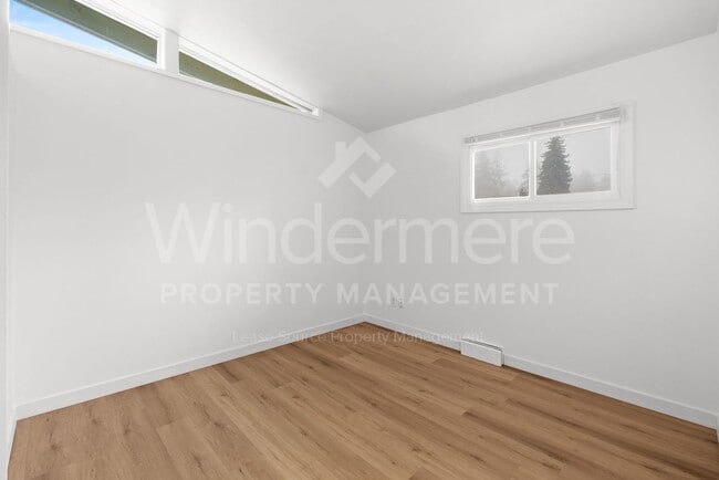 Building Photo - Brick Rancher