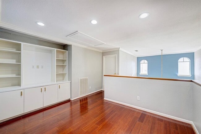 Building Photo - 4 Rutgers Pl