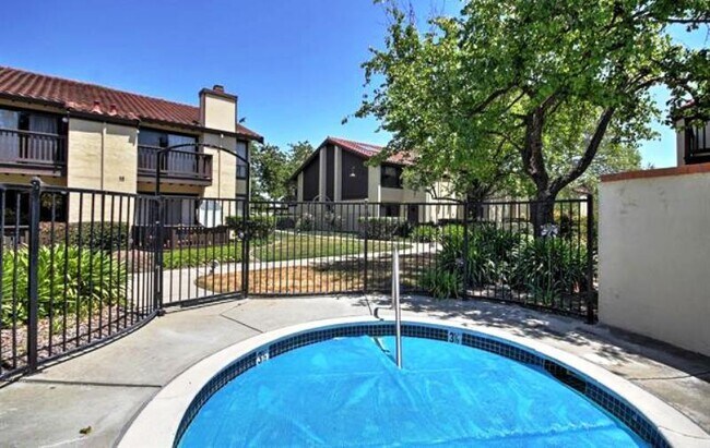 Building Photo - 14319 Seagate Dr
