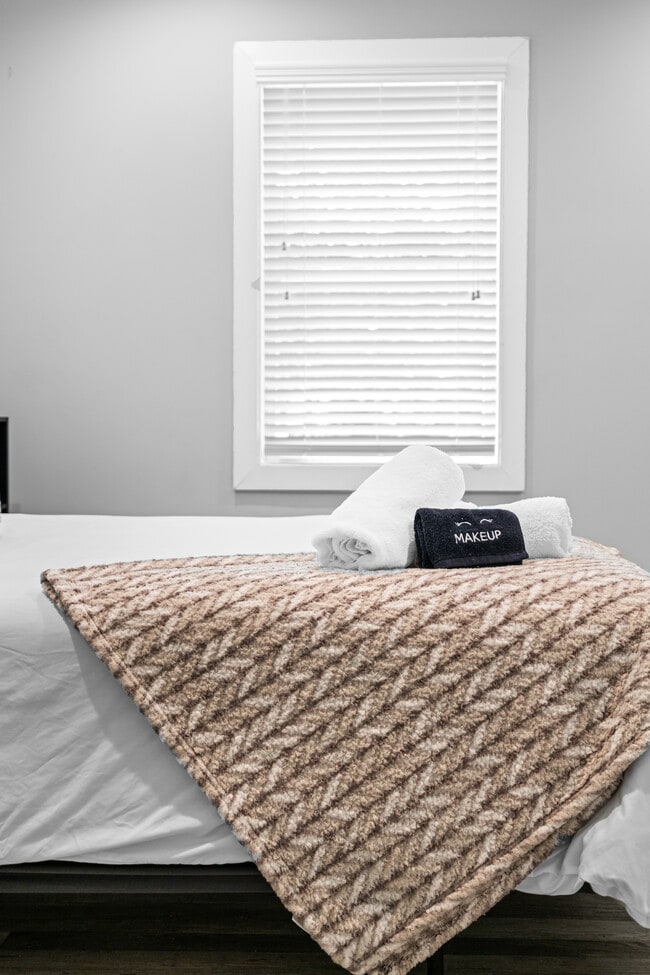 Building Photo - Hapeville - 724B