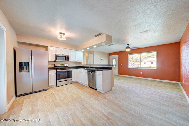 Building Photo - 2610 Via Napoli Ct