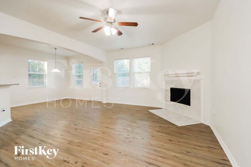 Building Photo - 28603 Hidden Lake W