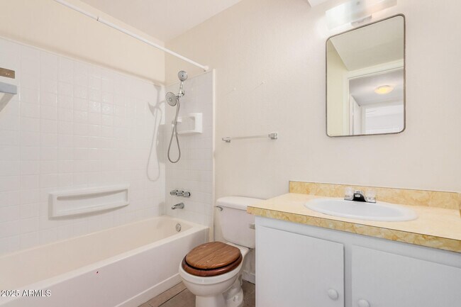 Building Photo - 2409 W Cortez Ave