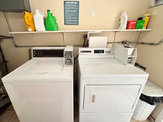 Building Photo - SD: Gorgeous 2BD/1BA Upgraded Condo in Cherokee Point W/ Parking & Private Patio!