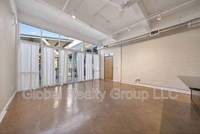 Building Photo - 1339 S Flores St