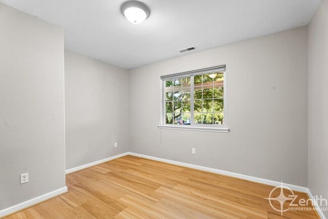 Building Photo - 8611 SE Patterson Pl