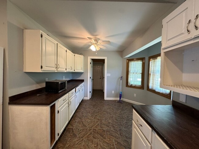 Building Photo - 3 Bedroom house