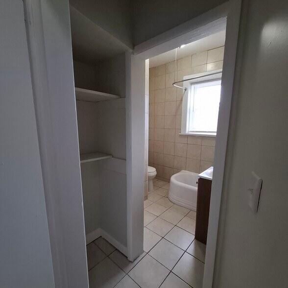 220 Roseville Ave 401 - 219 Roseville Ave