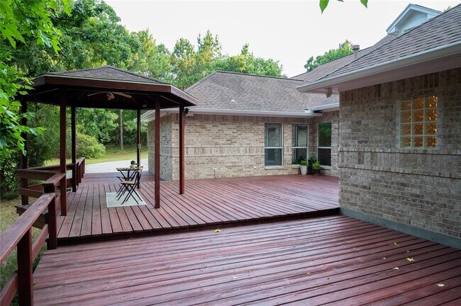 Building Photo - 2626 Blue Lake Dr