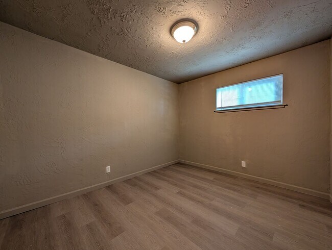 Building Photo - Great 3 bed/1bath home in Springfield!
