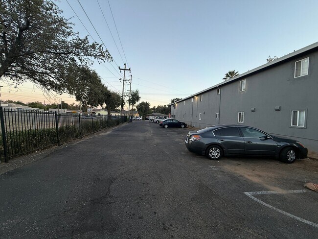 Building Photo - 1523 Los Robles Blvd