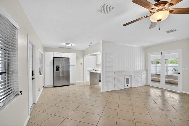 Building Photo - 5009 Spruce Ave