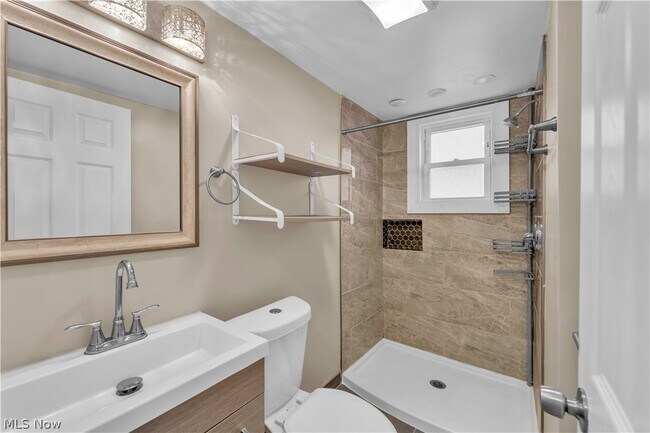Building Photo - 3900 W 33rd St