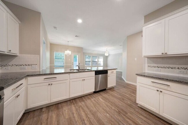 Building Photo - 2920 Colorado Dr