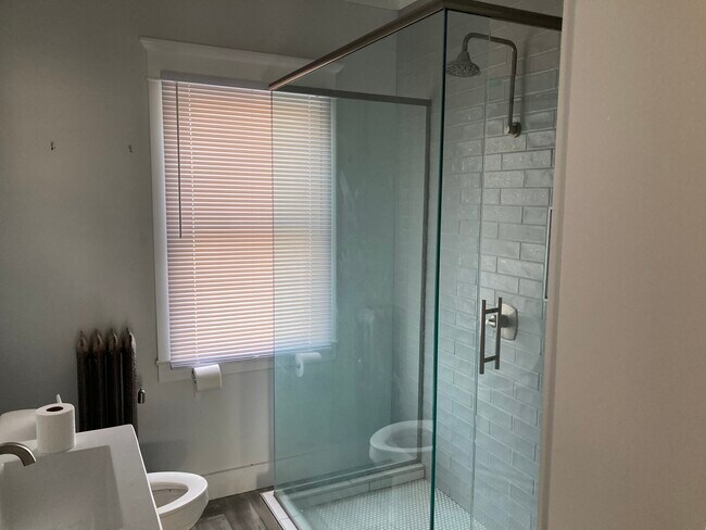 Building Photo - 725 Michigan St NE