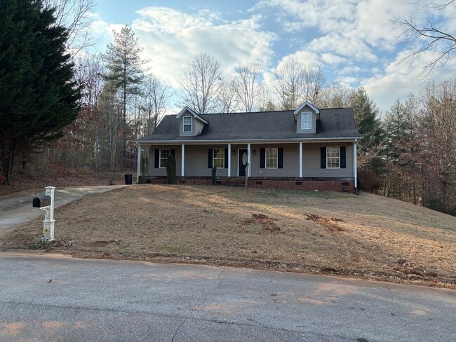 Building Photo - 3BR/2BA Home in Oak Subdivision Featuring a Large Backyard