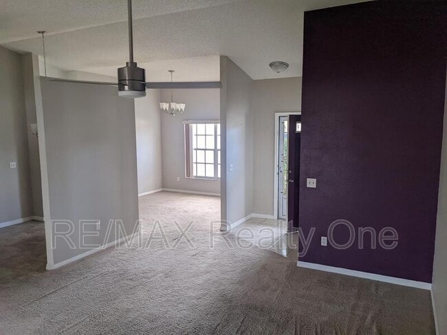 Building Photo - 271 N Lombardy Point