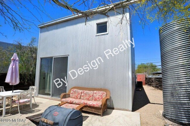 Building Photo - Modern Loft-Style Home in Barrio Metalico
