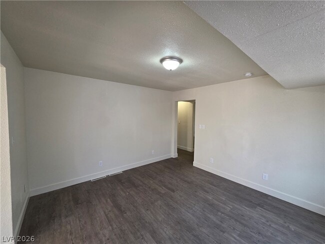 Building Photo - 1590 Mustang Dr